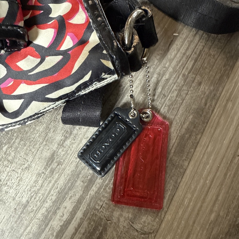 COACH‎ Graffiti Kyra Poppy Black White Red Sateen Shoulder Crossbody Bag F16864 - Picture 4 of 11